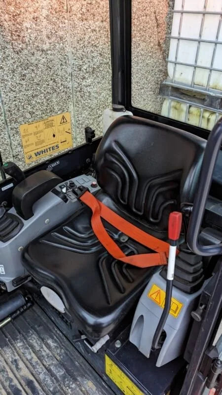 Miniexcavadora Kubota KX016-4 de 1,7 t de ocasión 2014 con cabina climatizada y 3 cucharones