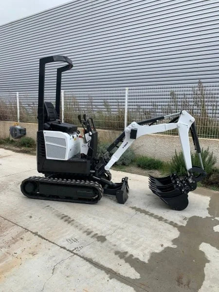 Microexcavadora Bobcat E08 1,1 t de ocasión 2013 con enganche rápido y 3 cucharones