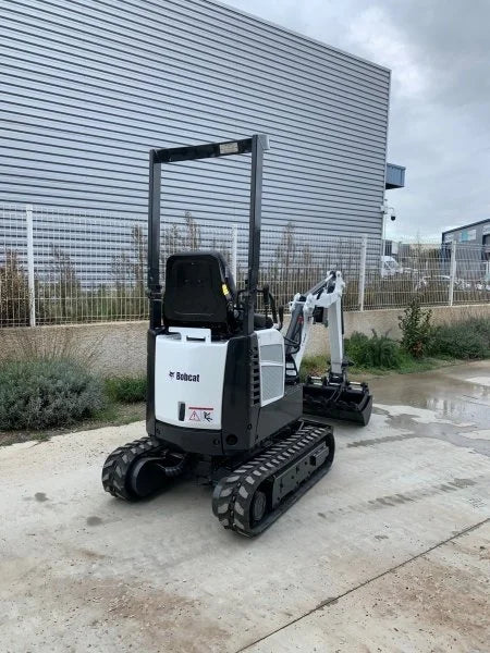 Microexcavadora Bobcat E08 1,1 t de ocasión 2013 con enganche rápido y 3 cucharones