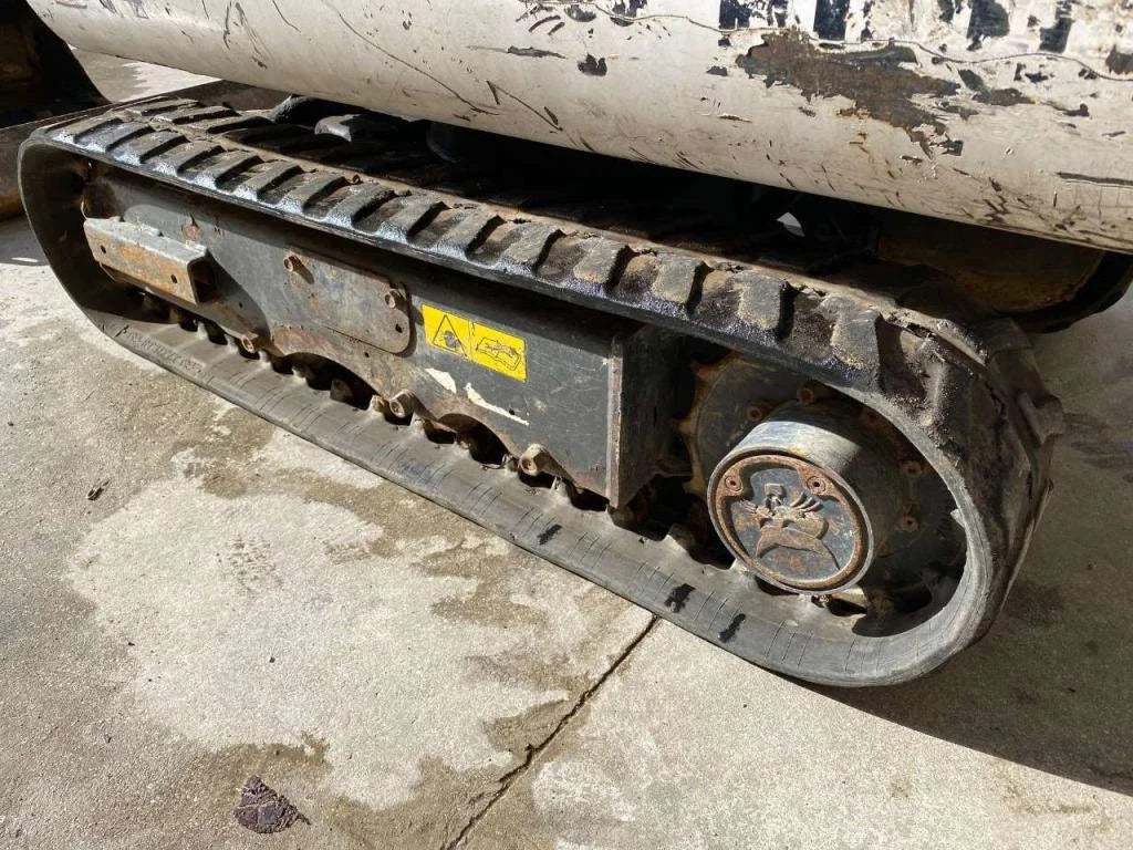 Miniexcavadora Bobcat E14 de 1,5 t de ocasión 2010 con martillo hidráulico, enganche rápido y 3 cucharas