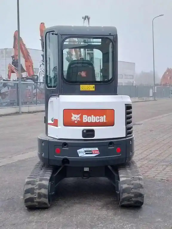 Miniexcavadora Bobcat E26 de 2,6 t de ocasión 2012 con enganche rápido y 3 cucharones