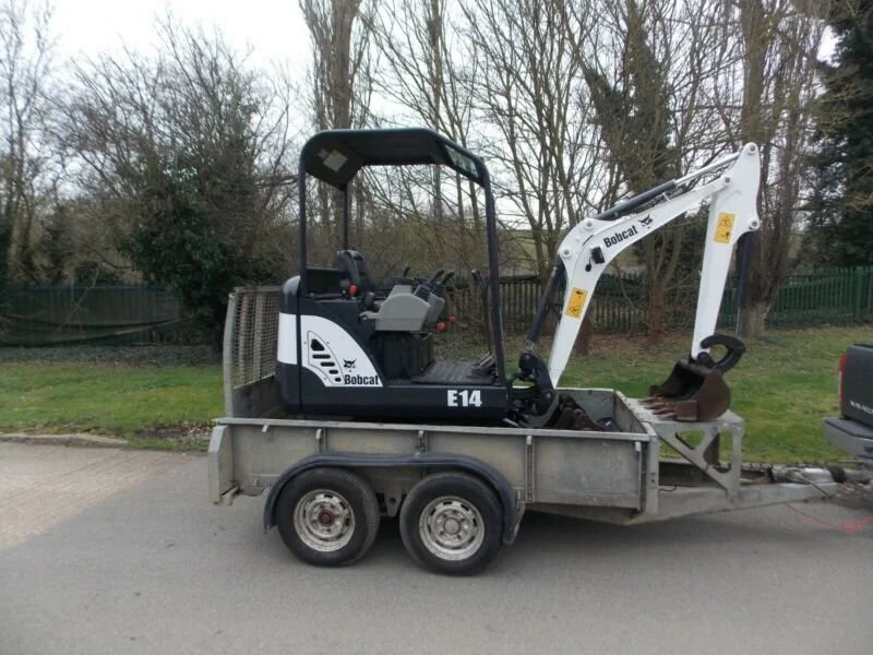 Miniexcavadora Bobcat E14 de 1,5 t de ocasión 2013 con pulgar hidráulico y remolque