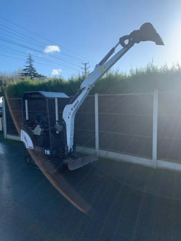Miniexcavadora Bobcat E16 de 1,6 t de ocasión 2014 con chasis extensible y 3 cucharones