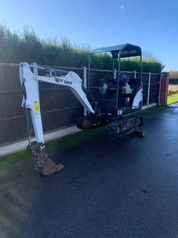 Miniexcavadora Bobcat E16 de 1,6 t de ocasión 2014 con chasis extensible y 3 cucharones