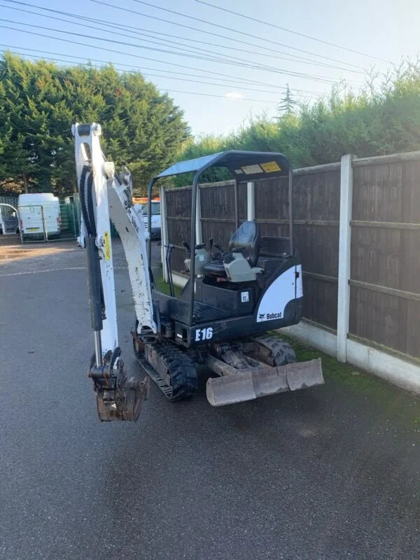 Miniexcavadora Bobcat E16 de 1,6 t de ocasión 2014 con chasis extensible y 3 cucharones