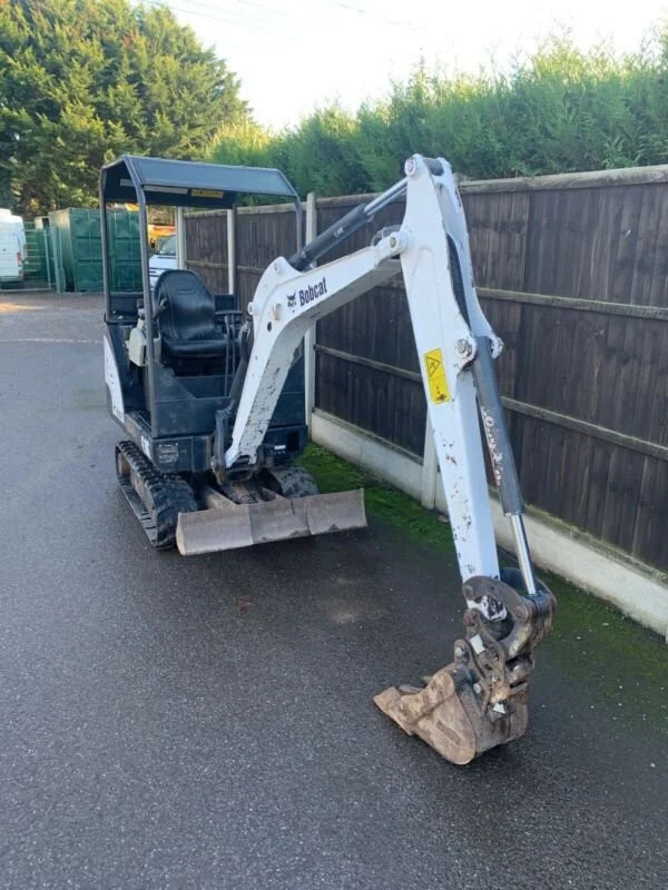 Miniexcavadora Bobcat E16 de 1,6 t de ocasión 2014 con chasis extensible y 3 cucharones
