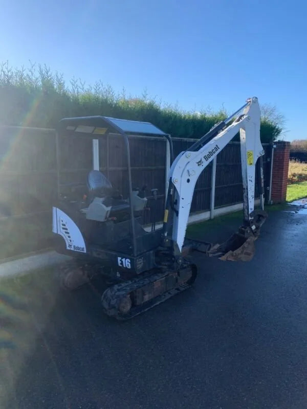 Miniexcavadora Bobcat E16 de 1,6 t de ocasión 2014 con chasis extensible y 3 cucharones