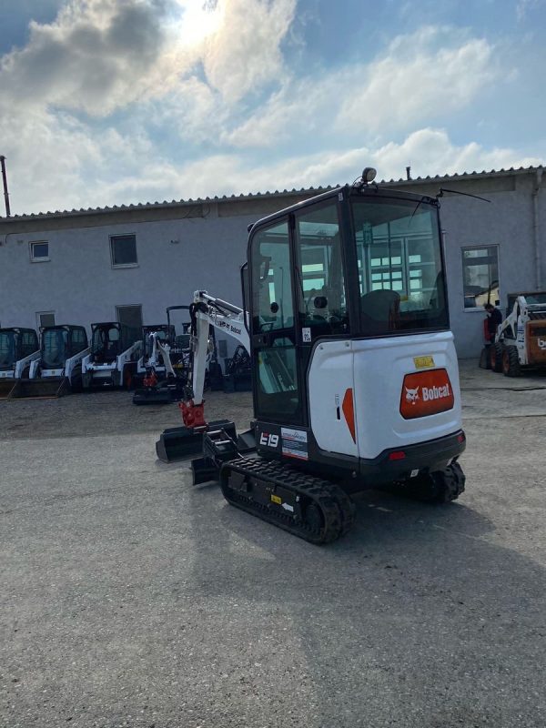 Miniexcavadora Bobcat E19 de 1,6 t usada 2019 con solo 850 h motor Mitsubishi