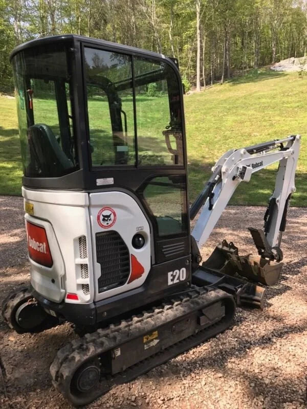 Miniexcavadora Bobcat E20 de 1,8 t de ocasión 2015 con pulgar hidráulico y 3 cucharones
