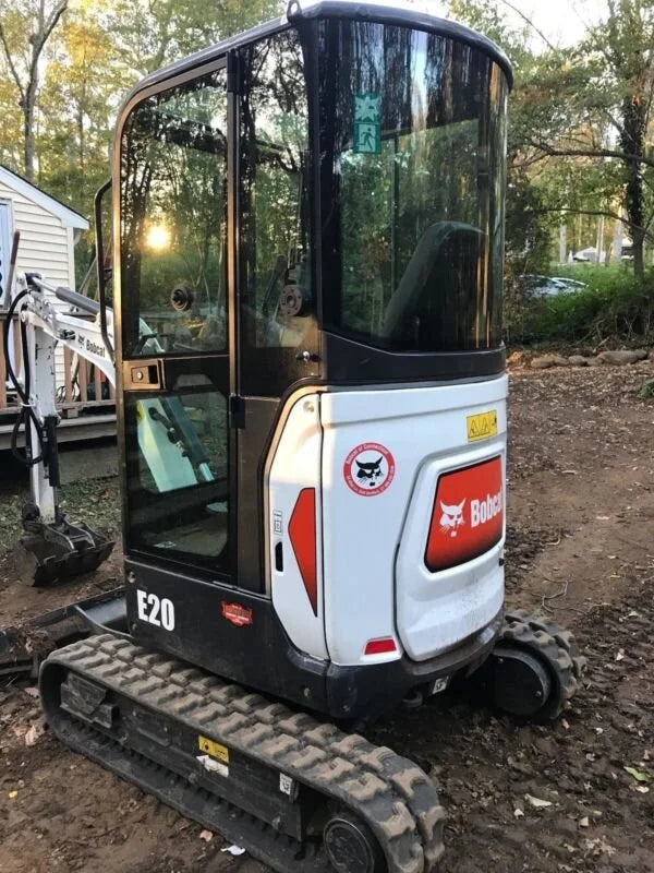 Miniexcavadora Bobcat E20 de 1,8 t de ocasión 2015 con pulgar hidráulico y 3 cucharones