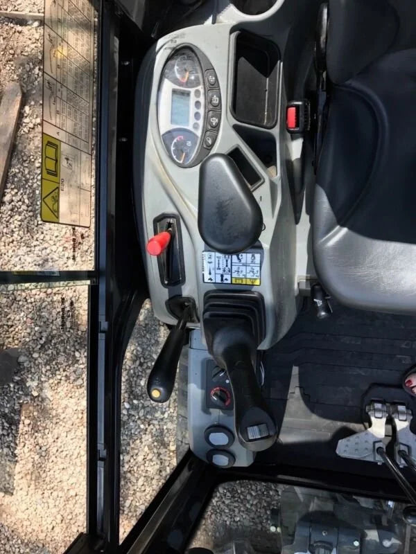 Miniexcavadora Bobcat E20 de 1,8 t de ocasión 2015 con pulgar hidráulico y 3 cucharones