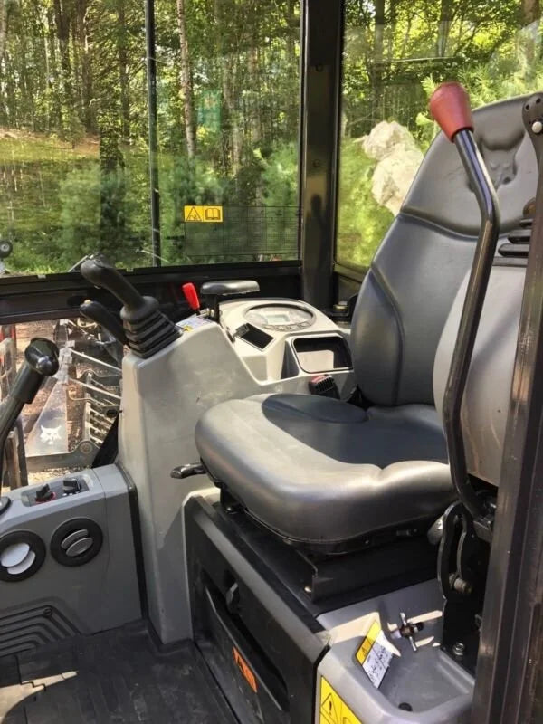 Miniexcavadora Bobcat E20 de 1,8 t de ocasión 2015 con pulgar hidráulico y 3 cucharones
