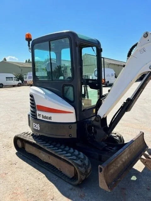 Miniexcavadora Bobcat E26 de 2,7 t de ocasión 2018 con chasis extensible y 3 cucharones