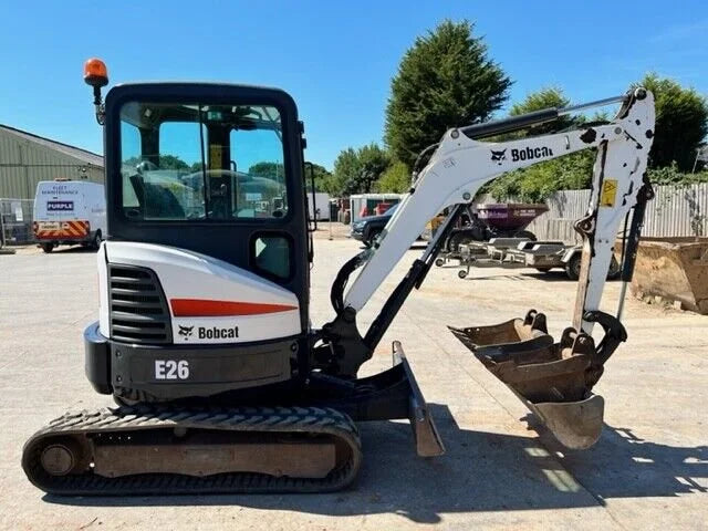 Miniexcavadora Bobcat E26 de 2,7 t de ocasión 2018 con chasis extensible y 3 cucharones