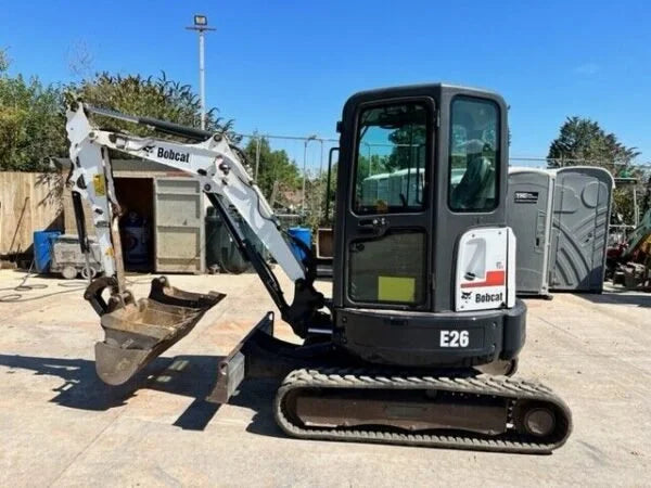 Miniexcavadora Bobcat E26 de 2,7 t de ocasión 2018 con chasis extensible y 3 cucharones