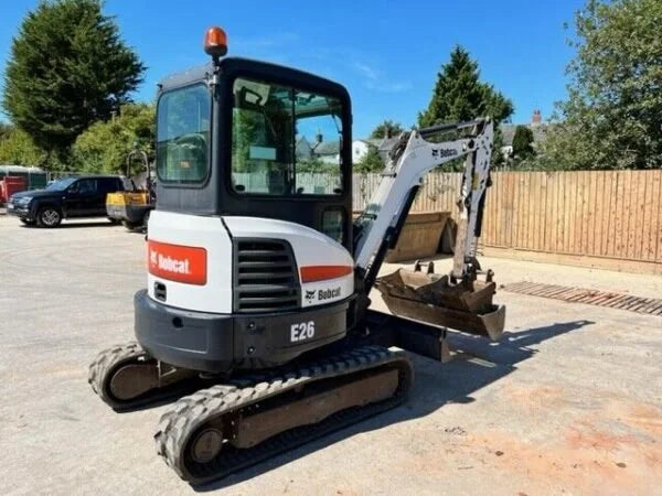 Miniexcavadora Bobcat E26 de 2,7 t de ocasión 2018 con chasis extensible y 3 cucharones