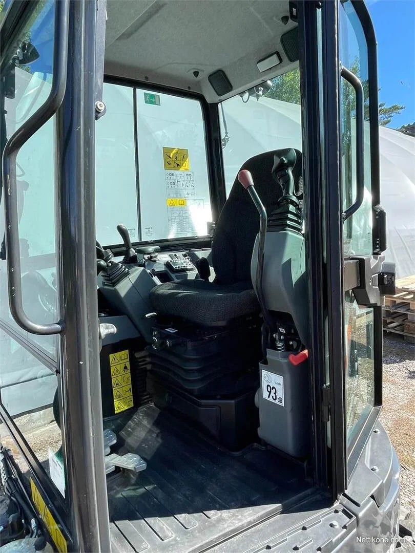 Miniexcavadora Bobcat E27Z de 2,7 t de ocasión 2021 con tiltrotador Engcon y 4 cucharones