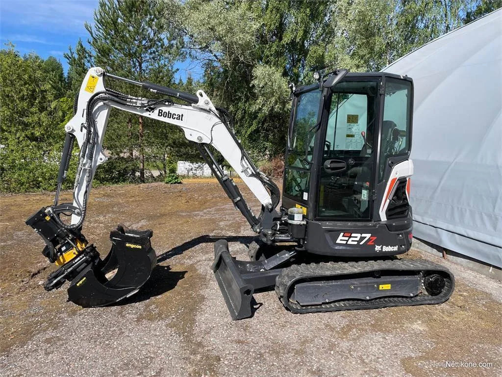 Miniexcavadora Bobcat E27Z de 2,7 t de ocasión 2021 con tiltrotador Engcon y 4 cucharones