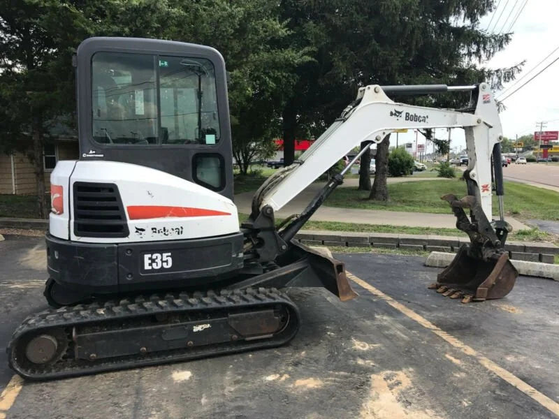 Miniexcavadora Bobcat E35 de 3,5 t de ocasión 2011 con pulgar hidráulico y 3 cucharones