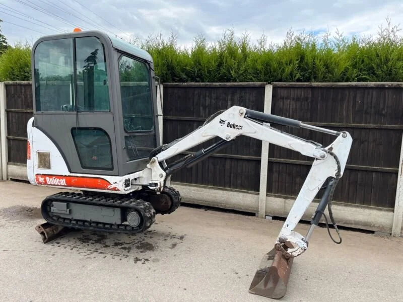 Miniexcavadora Bobcat 320 de 1,6 t de ocasión 2000 con chasis extensible y 3 cucharones