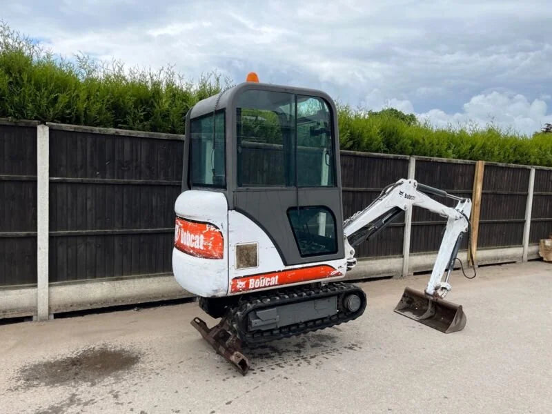 Miniexcavadora Bobcat 320 de 1,6 t de ocasión 2000 con chasis extensible y 3 cucharones