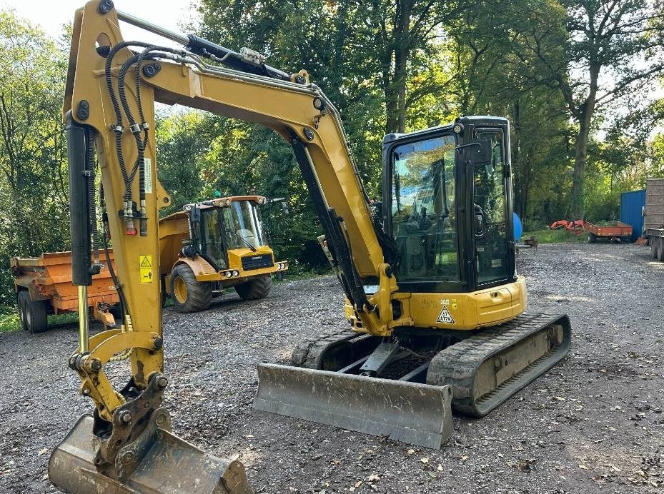 Miniexcavadora Caterpillar 305 E CR de 5 t usada de 2018 con 3502 h y cuchara de limpieza