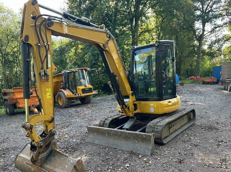 Miniexcavadora Caterpillar 305 E CR de 5 t usada de 2018 con 3502 h y cuchara de limpieza
