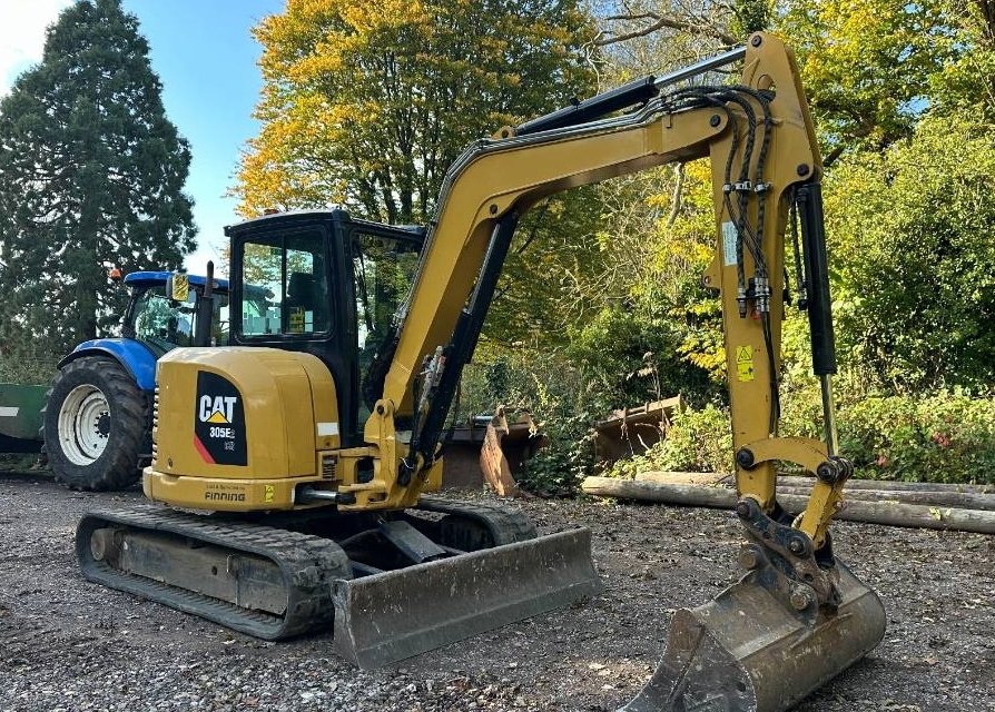 Miniexcavadora Caterpillar 305 E CR de 5 t usada de 2018 con 3502 h y cuchara de limpieza