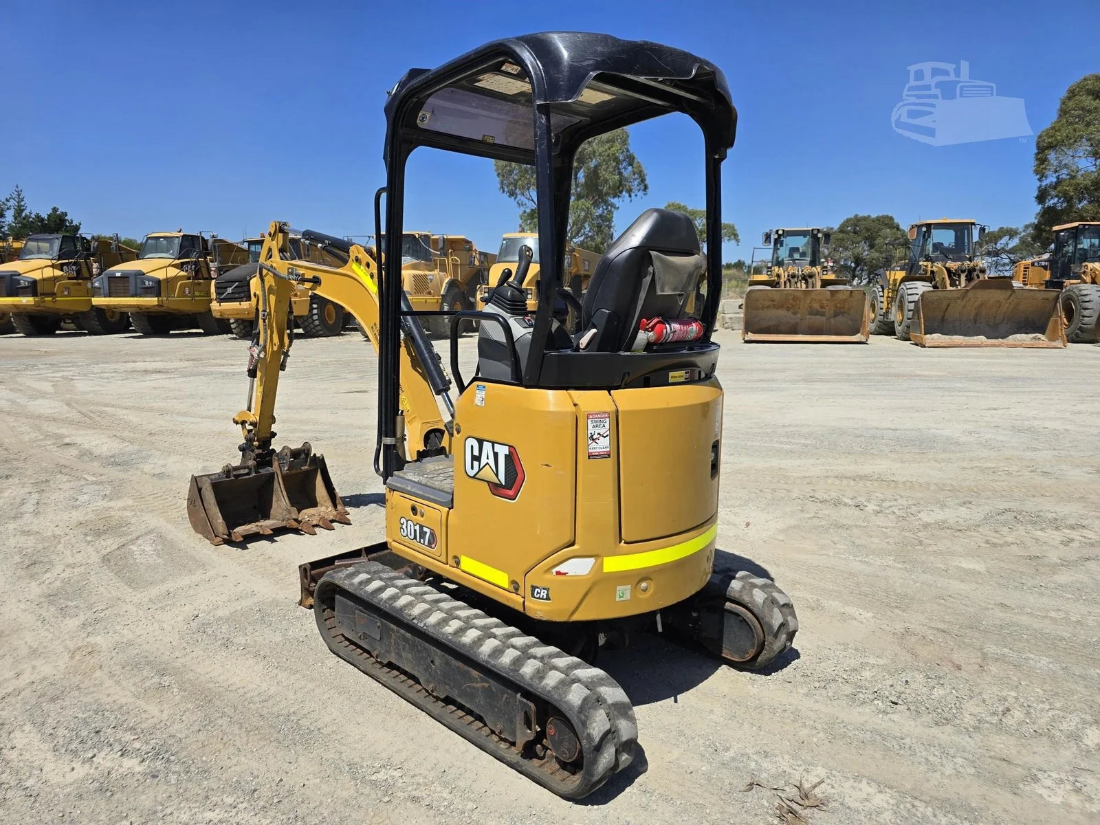 Miniexcavadora Caterpillar 301.7CR de 1,8 t de ocasión 2021 con 3 cucharas y remolque