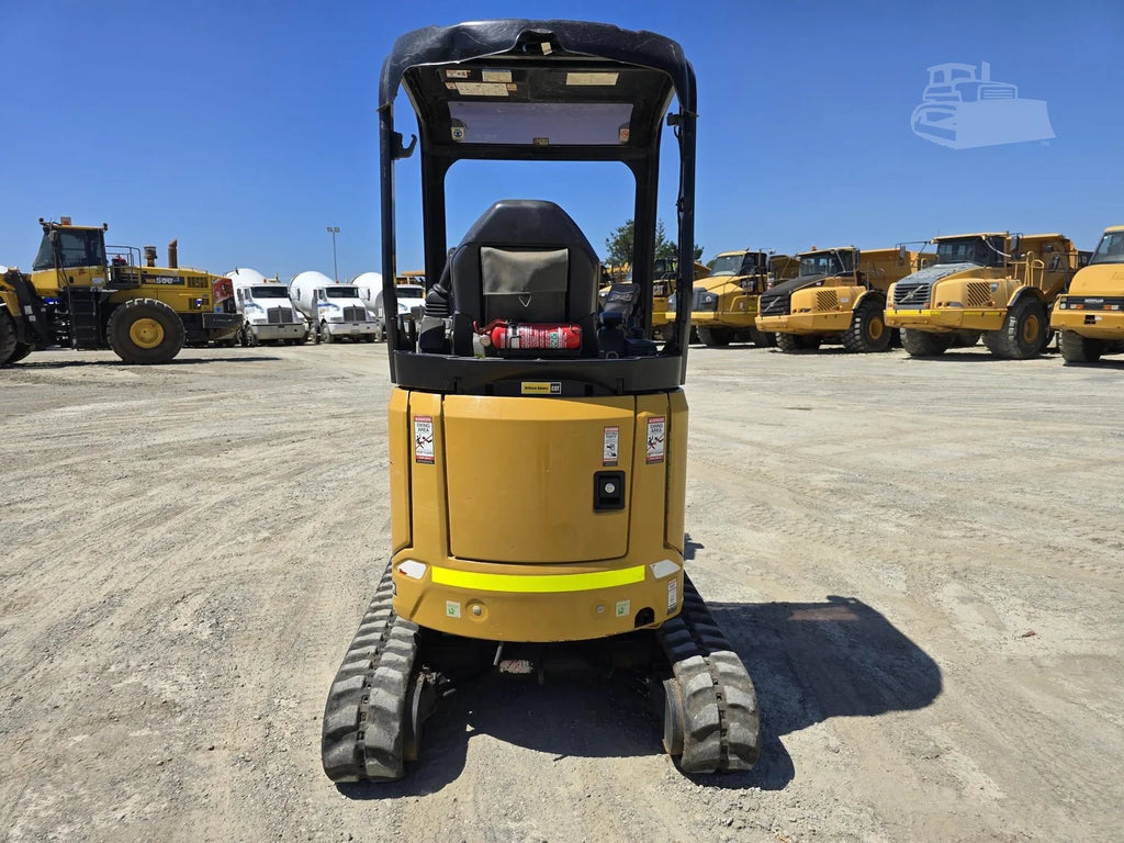 Miniexcavadora Caterpillar 301.7CR de 1,8 t de ocasión 2021 con 3 cucharas y remolque