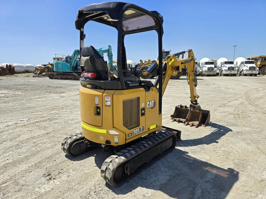 Miniexcavadora Caterpillar 301.7CR de 1,8 t de ocasión 2021 con 3 cucharas y remolque