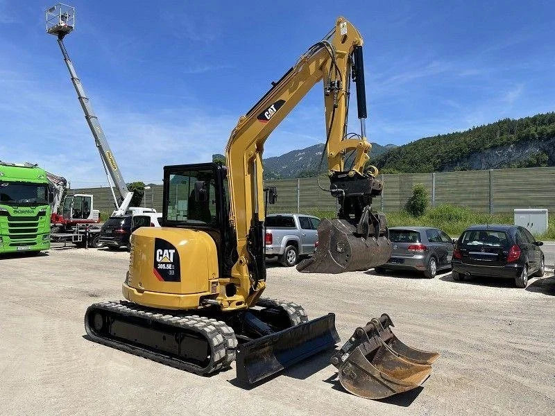Miniexcavadora Caterpillar 305 5E compacta de 5,2 t de ocasión 2013 con 3 cucharas y 1720 h