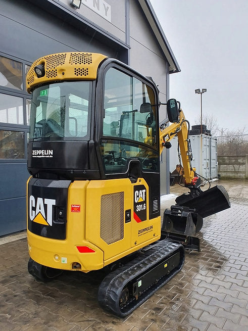 Miniexcavadora Caterpillar 301.6 de 1,8 t usada 2019 de 1870 h con enganche Lehnhoff