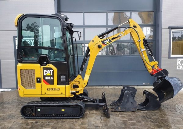 Miniexcavadora Caterpillar 301.6 de 1,8 t usada 2019 de 1870 h con enganche Lehnhoff