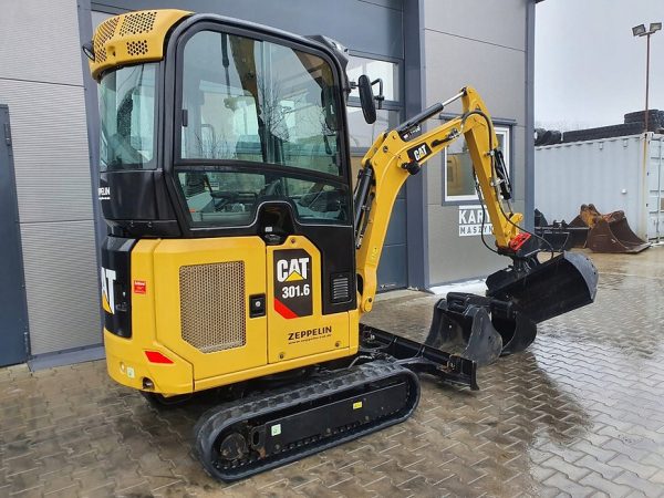 Miniexcavadora Caterpillar 301.6 de 1,8 t usada 2019 de 1870 h con enganche Lehnhoff