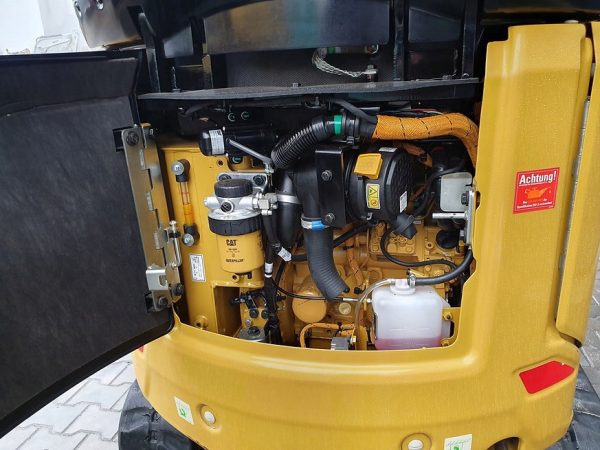 Miniexcavadora Caterpillar 301.6 de 1,8 t usada 2019 de 1870 h con enganche Lehnhoff