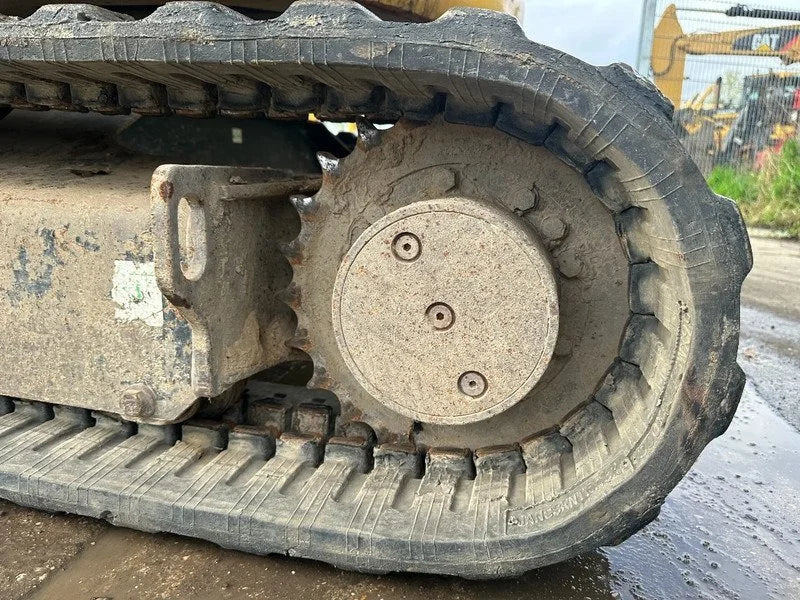 Miniexcavadora Caterpillar 303.5E CR de 3,58 t usada 2013 de 5 555 h con 3 cucharones