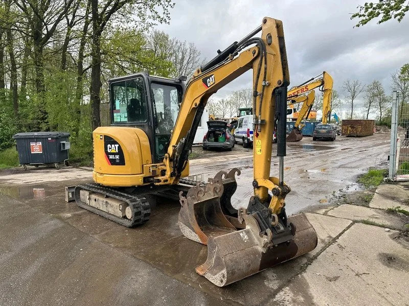 Miniexcavadora Caterpillar 303.5E CR de 3,58 t usada 2013 de 5 555 h con 3 cucharones