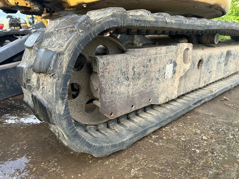 Miniexcavadora Caterpillar 303.5E CR de 3,58 t usada 2013 de 5 555 h con 3 cucharones