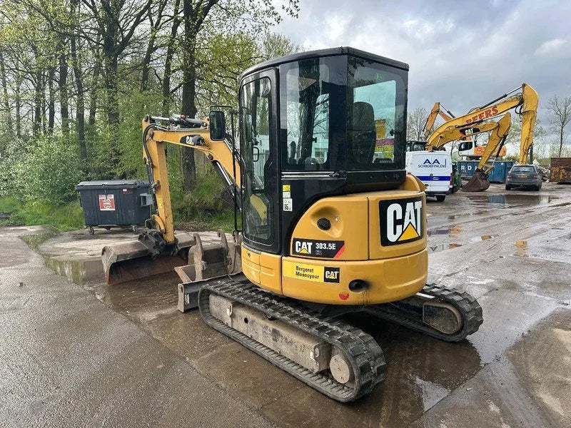 Miniexcavadora Caterpillar 303.5E CR de 3,58 t usada 2013 de 5 555 h con 3 cucharones