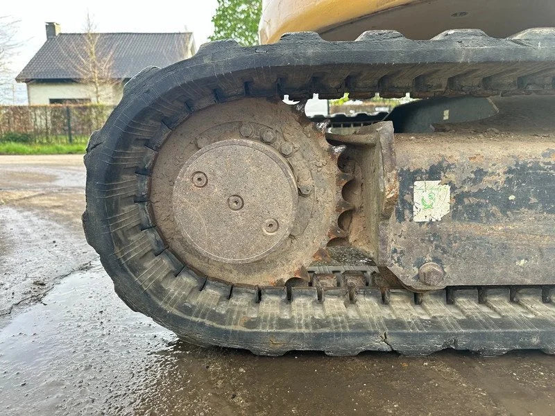 Miniexcavadora Caterpillar 303.5E CR de 3,58 t usada 2013 de 5 555 h con 3 cucharones