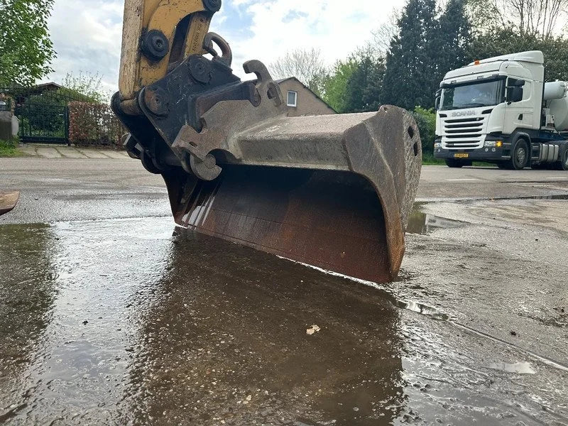 Miniexcavadora Caterpillar 303.5E CR de 3,58 t usada 2013 de 5 555 h con 3 cucharones
