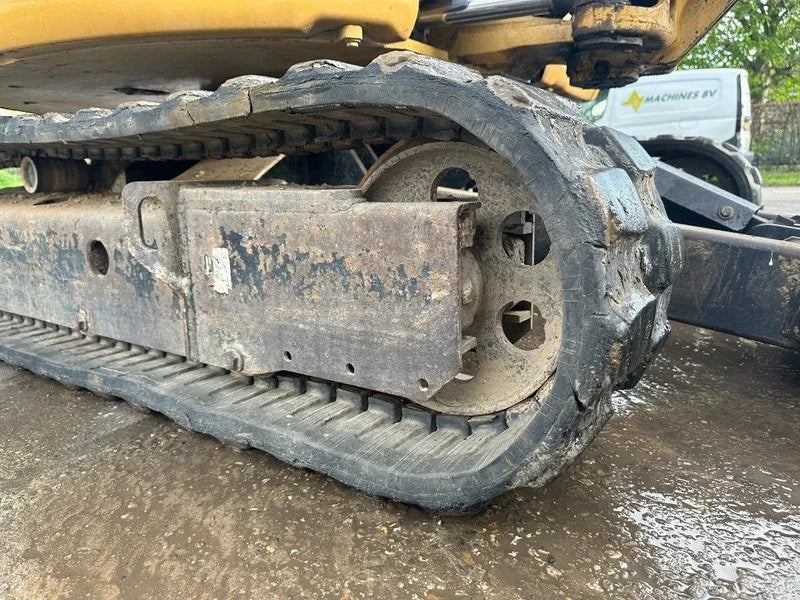 Miniexcavadora Caterpillar 303.5E CR de 3,58 t usada 2013 de 5 555 h con 3 cucharones