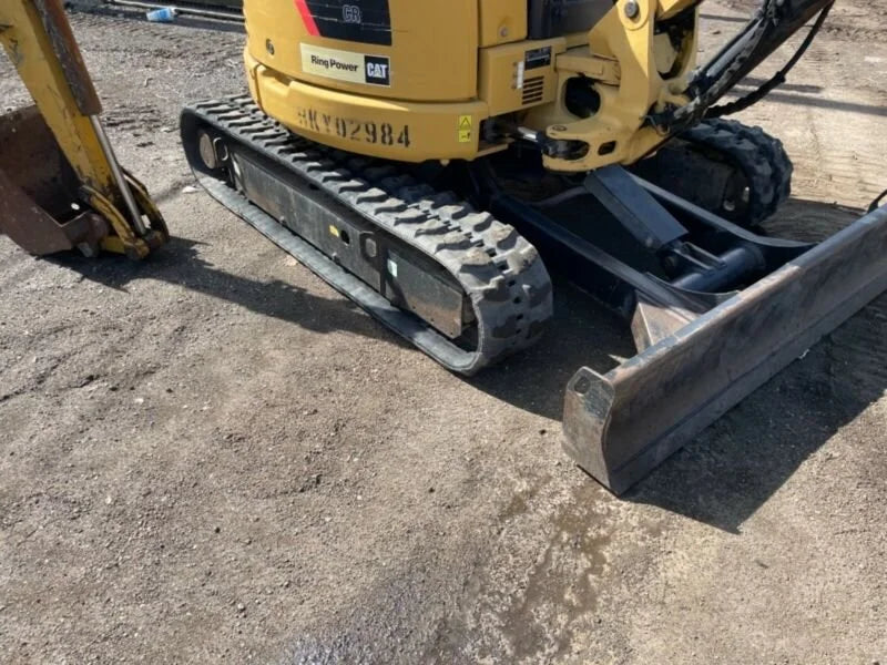 Miniexcavadora Caterpillar 303.5ECR 3,5 t usada 2015 cabina con aire acondicionado con 3 cucharones