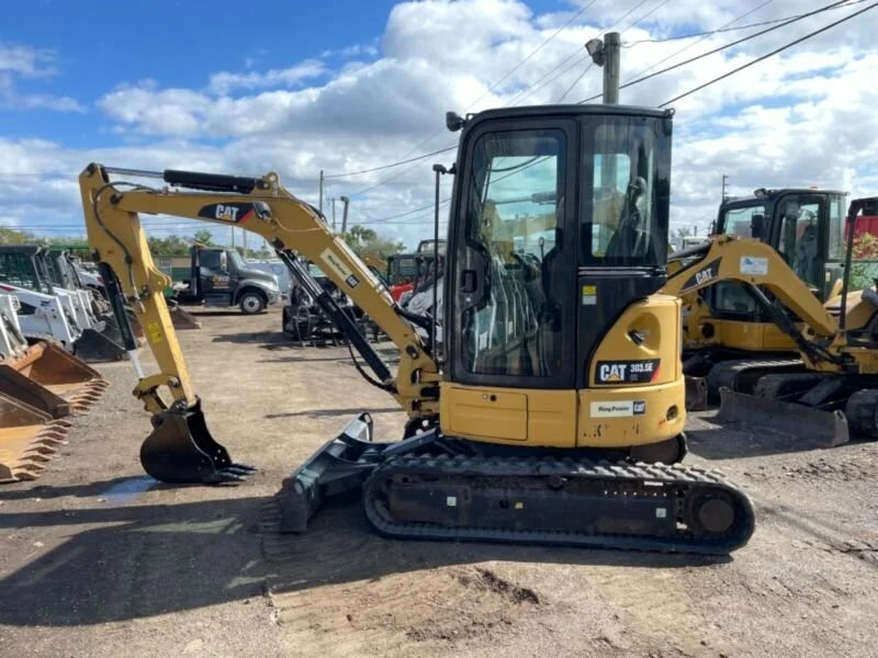 Miniexcavadora Caterpillar 303.5ECR 3,5 t usada 2015 cabina con aire acondicionado con 3 cucharones