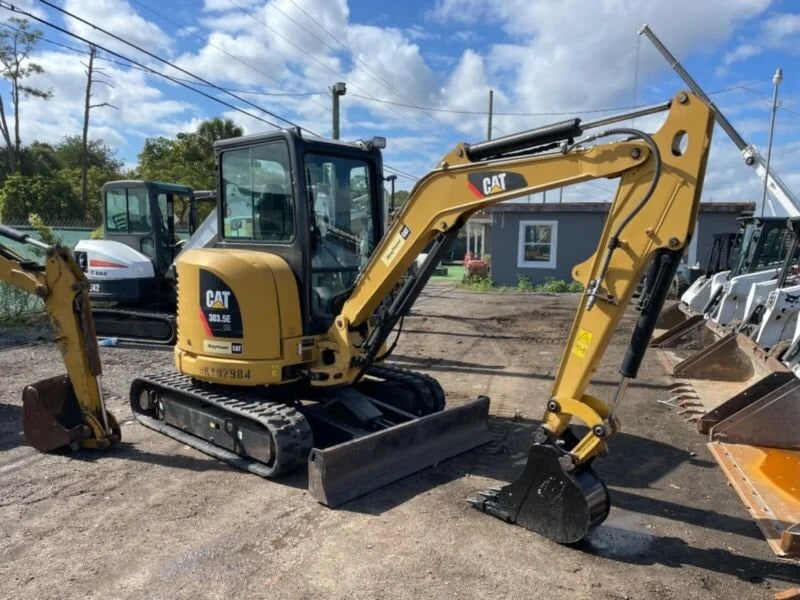 Miniexcavadora Caterpillar 303.5ECR 3,5 t usada 2015 cabina con aire acondicionado con 3 cucharones