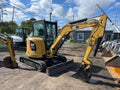 Miniexcavadora Caterpillar 303.5ECR 3,5 t usada 2015 cabina con aire acondicionado con 3 cucharones