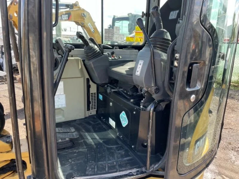 Miniexcavadora Caterpillar 303.5ECR 3,5 t usada 2015 cabina con aire acondicionado con 3 cucharones