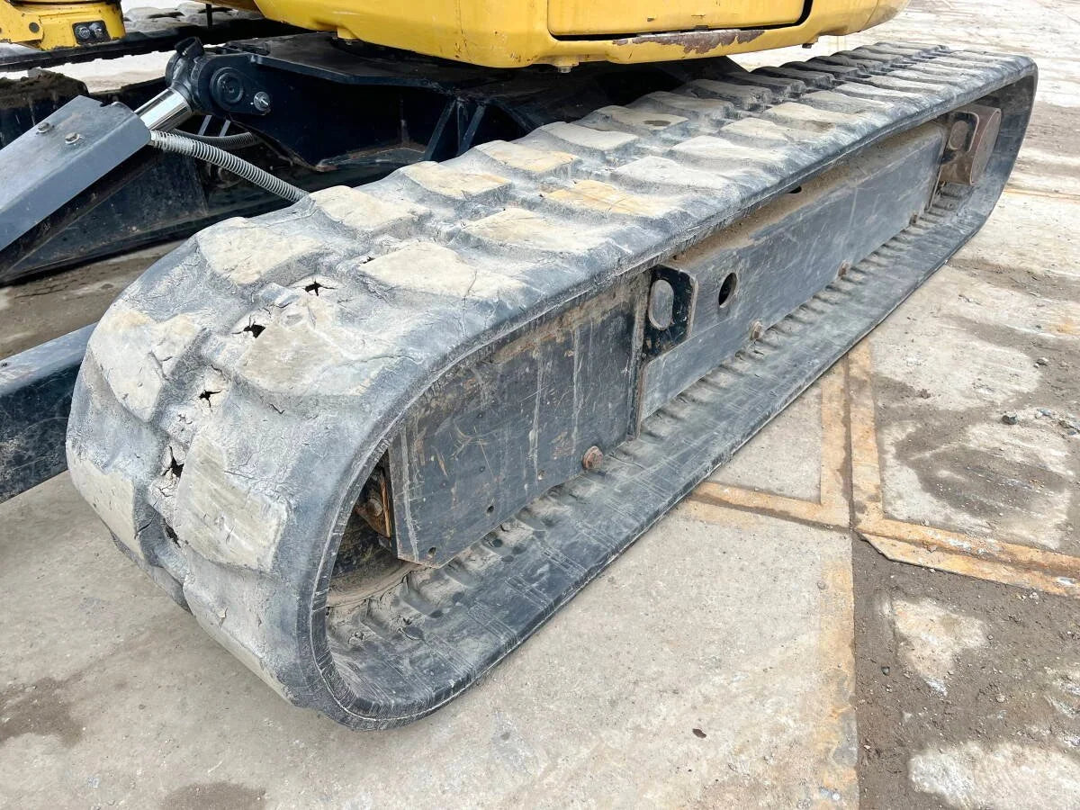 Miniexcavadora Caterpillar 305.5E2 CR de 5,2 t usada 2018 con 3692 h y 3 cucharones