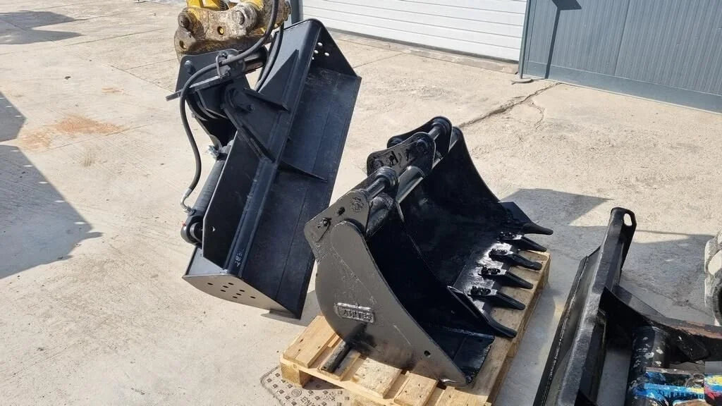 Miniexcavadora Caterpillar 305E2 de 5 t usada 2018 de 4095 h de 31 kW con 3 cucharones